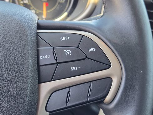 Used 2018 Jeep Cherokee Latitude w/ Altitude Package AWD/4WD image 23