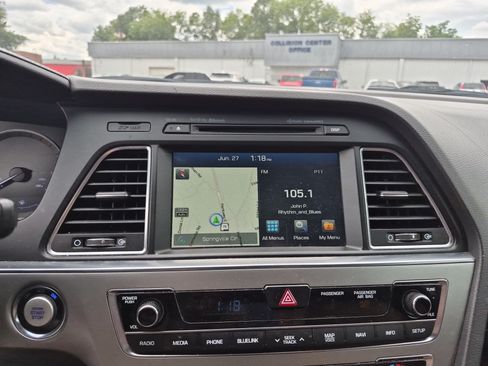 Used 2015 Hyundai Sonata Limited w/ Option Group 06 FWD image 27