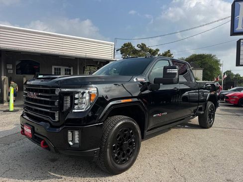 Used 2022 GMC Sierra 2500 AT4 w/ AT4 Preferred Package AWD/4WD image 2