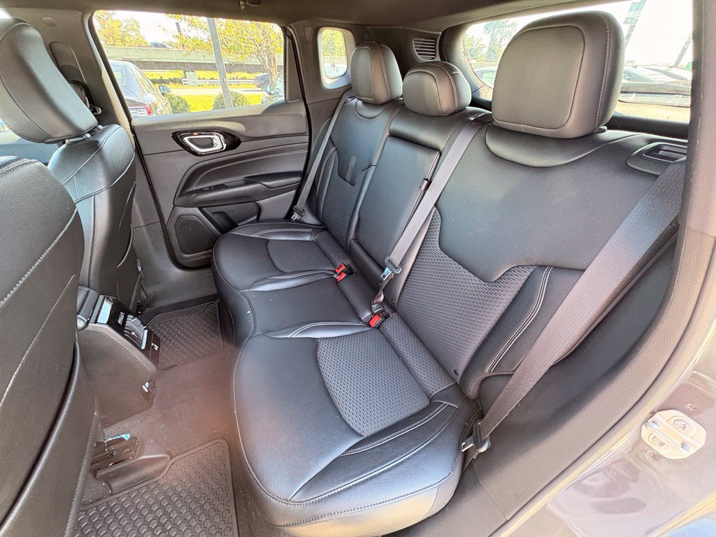 Used 2024 Jeep Compass Latitude w/ Convenience Group AWD/4WD image 26