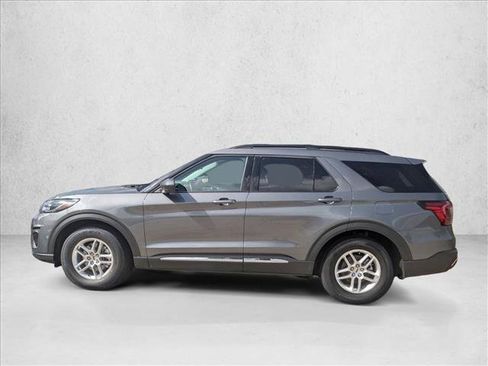 Used 2025 Ford Explorer Active RWD image 9