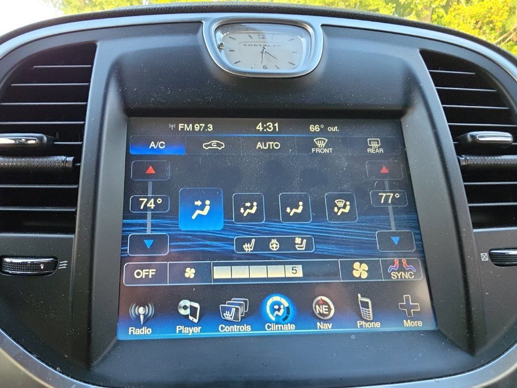 Used 2012 Chrysler 300 C RWD image 9