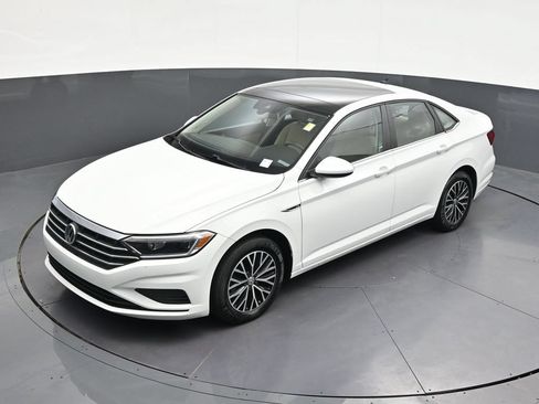 Used 2019 Volkswagen Jetta SEL w/ Cold Weather Package FWD image 15