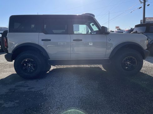 New 2025 Ford Bronco Outer Banks w/ Sasquatch Package image 3