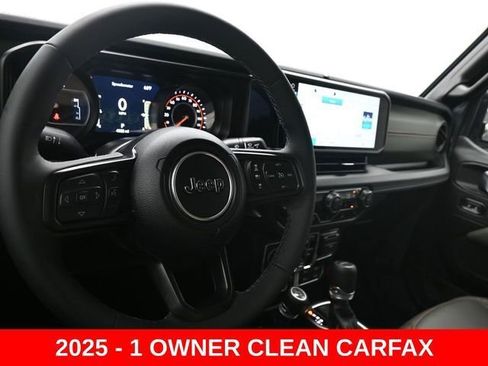 Used 2025 Jeep Gladiator Mojave w/ Convenience Group image 10