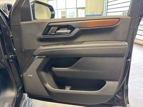 Used 2025 GMC Yukon XL Denali image 35