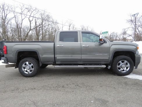 Used 2017 GMC Sierra 3500 Denali w/ Duramax Plus Package image 4