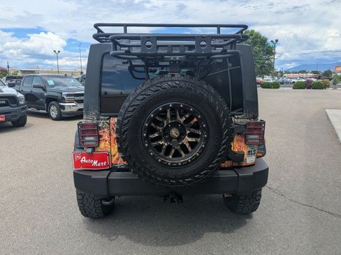 Used 2017 Jeep Wrangler Unlimited Rubicon w/ Connectivity Group AWD/4WD image 4