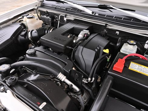 Used 2004 Chevrolet Colorado LS image 25