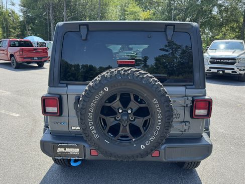 Used 2023 Jeep Wrangler Unlimited w/ 8.4" Radio Group AWD/4WD image 6
