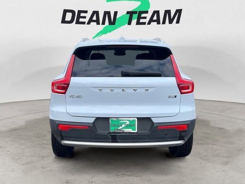 Used 2025 Volvo XC40 B5 Plus image 6