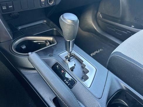 Used 2018 Toyota RAV4 XLE FWD image 25