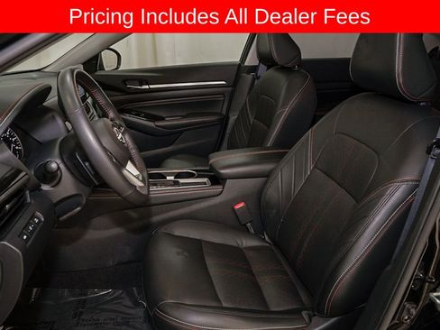 Used 2023 Nissan Altima 2.5 SR w/ SR Premium Package FWD image 11
