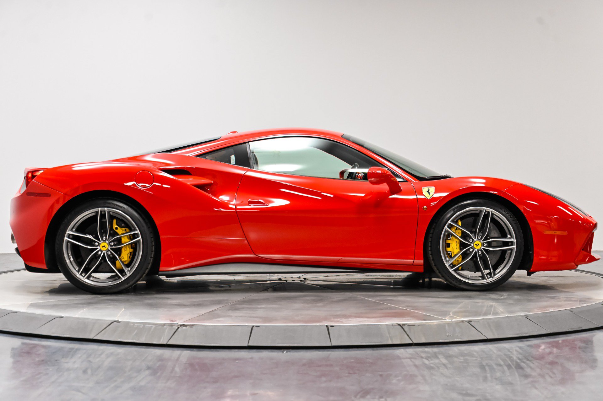 Used 2018 Ferrari 488 GTB RWD image 29