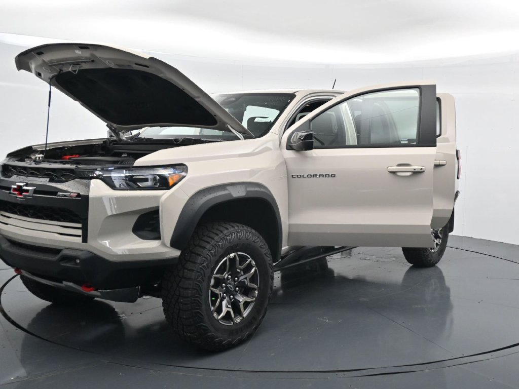 New 2026 Chevrolet Colorado ZR2 w/ Technology Package AWD/4WD image 38