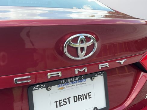 Used 2018 Toyota Camry LE FWD image 28