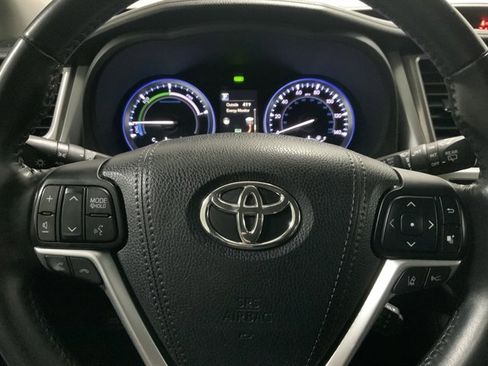 Used 2017 Toyota Highlander XLE image 26