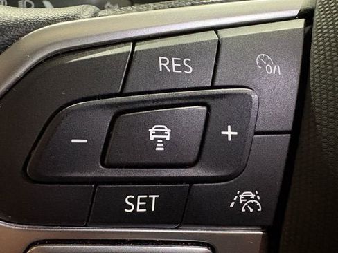 Used 2023 Volkswagen Atlas Cross Sport SEL image 18