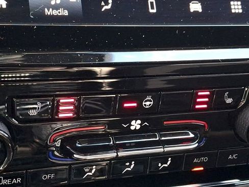 Used 2023 Jeep Grand Cherokee L Altitude image 31