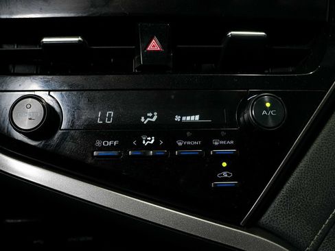 Used 2021 Toyota Camry SE FWD image 13