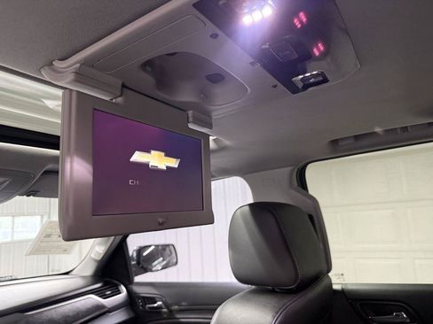 Used 2020 Chevrolet Suburban LT AWD/4WD image 32