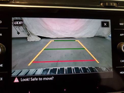 Used 2021 Volkswagen Tiguan SEL AWD/4WD image 21