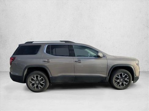 Used 2022 GMC Acadia SLE w/ Driver Convenience Package image 4