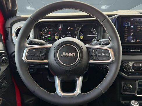 Used 2025 Jeep Wrangler Unlimited Sahara w/ Safety Group AWD/4WD image 11