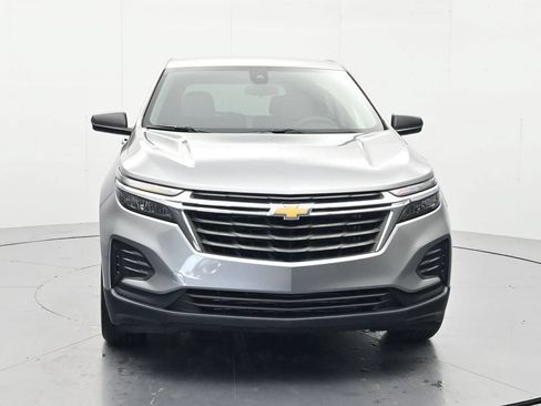 Used 2023 Chevrolet Equinox LS w/ LS Convenience Package FWD image 2