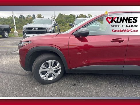 Used 2025 Chevrolet Trax LS image 6