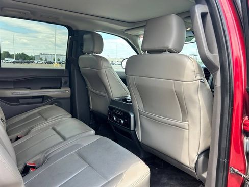 Used 2018 Ford Expedition Max XLT w/ Equipment Group 202A AWD/4WD image 17