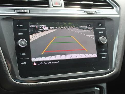 Used 2022 Volkswagen Tiguan SE AWD/4WD image 22