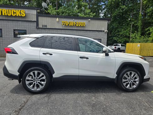 Used 2021 Toyota RAV4 XLE Premium FWD image 8