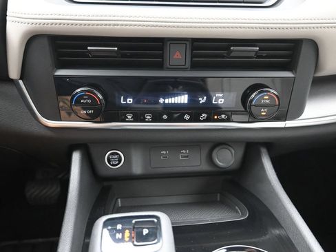 Certified 2023 Nissan Rogue SV AWD/4WD image 17