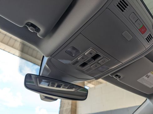 Used 2025 Volkswagen Jetta SE w/ Sunroof Package FWD image 30