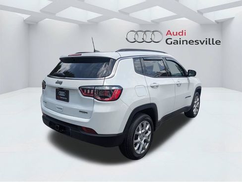 Used 2022 Jeep Compass Latitude w/ Sun and Sound Group AWD/4WD image 5