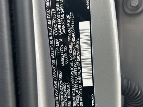 Certified 2025 Volvo XC40 B5 Plus image 28