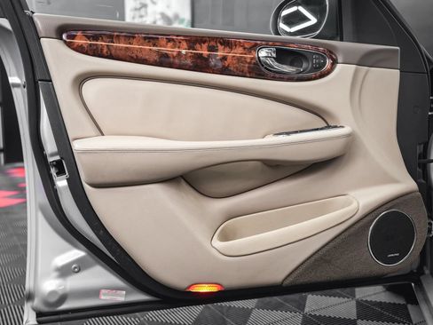 Used 2006 Jaguar XJ Vanden Plas RWD image 28