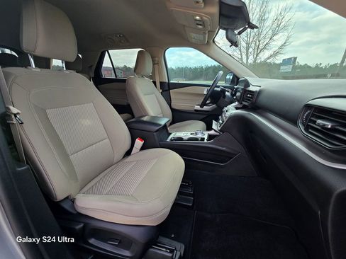 Used 2023 Ford Explorer XLT w/ Class IV Trailer Tow Package image 15