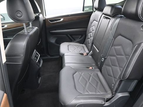 Used 2025 Volkswagen Atlas SE AWD/4WD image 26