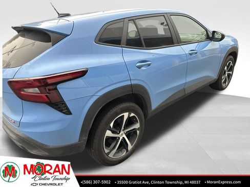 Used 2024 Chevrolet Trax RS w/ Sunroof Package FWD image 4