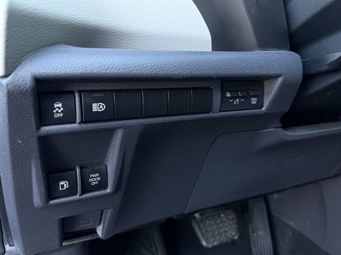 Used 2022 Toyota Sienna XLE FWD image 25