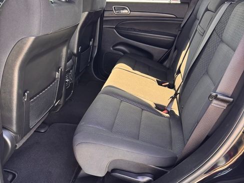 Used 2021 Jeep Grand Cherokee Laredo AWD/4WD image 12