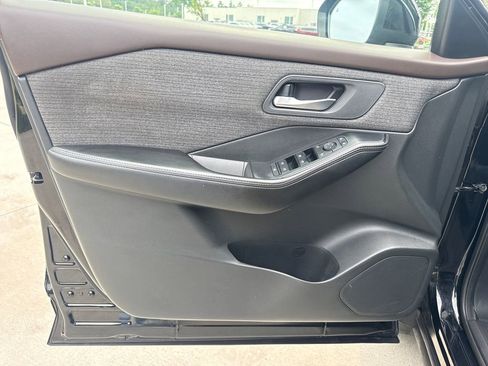 Used 2021 Nissan Rogue SV FWD image 13