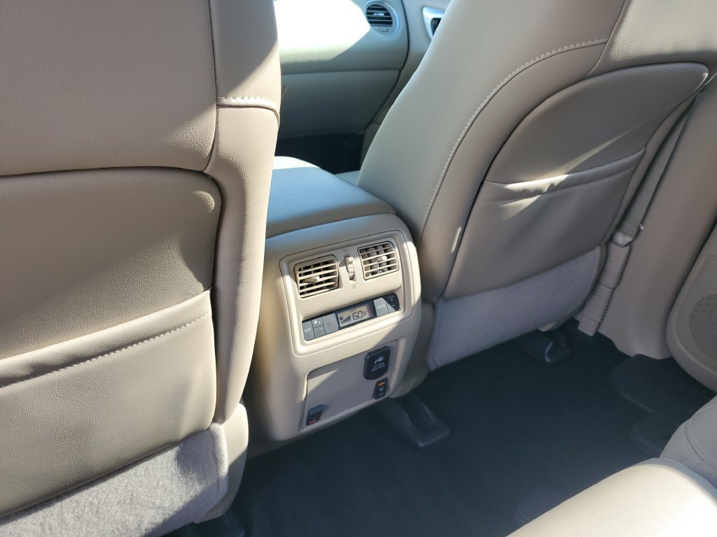 Used 2017 Nissan Pathfinder Platinum FWD image 18