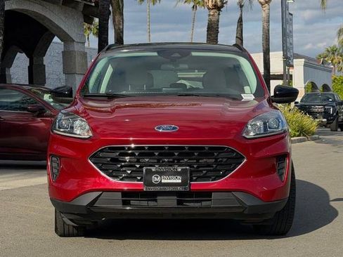 Certified 2022 Ford Escape SE w/ SE Sport Appearance Package FWD image 3