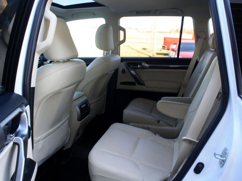 Used 2023 Lexus GX 460 Luxury w/ Sport Design Package image 34