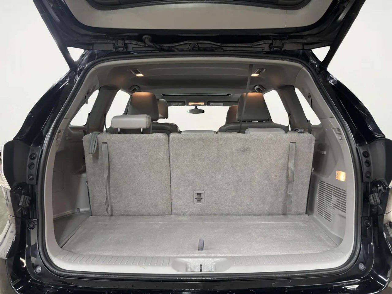 Used 2014 Toyota Highlander XLE AWD/4WD image 16
