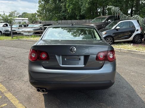 Used 2009 Volkswagen Jetta SE FWD image 6
