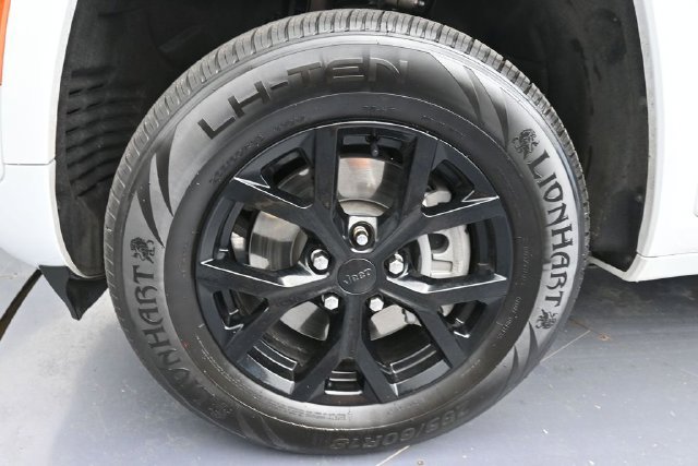 Used 2023 Jeep Grand Cherokee Overland w/ Luxury Tech Group IV AWD/4WD image 23